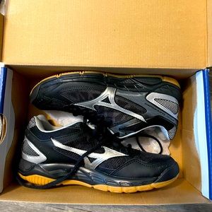 Mizuno Volleyball Court Shoes Womens Size 7